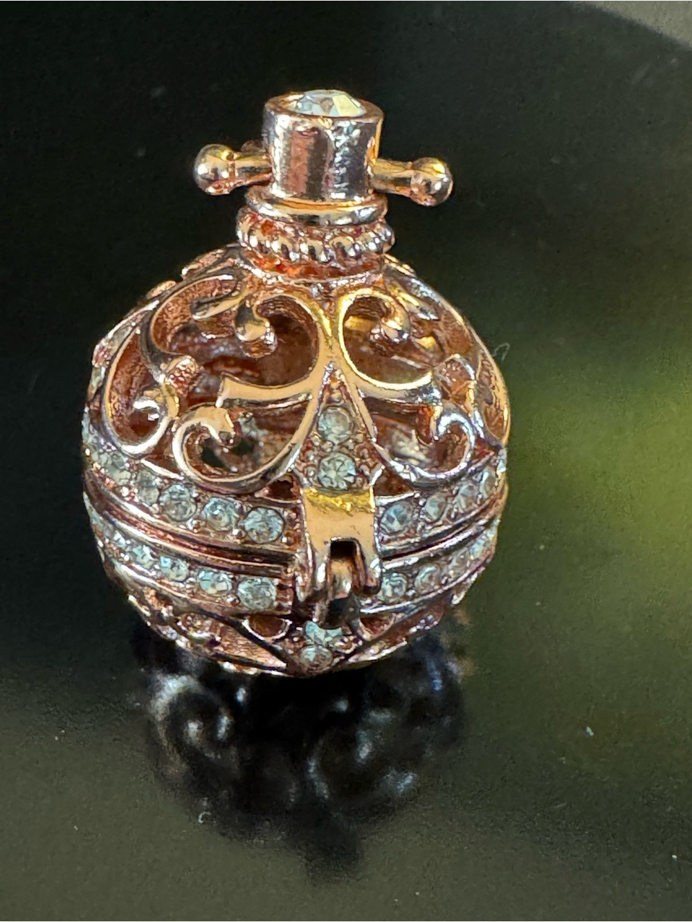 Rose Gold Tone Rhinestone Aromatherapy Diffuser Pendant Locket